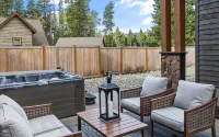 🌄Luxe House - NEW game room, hot tub, firepit, private retreat 🌄