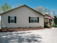 Charming Home, Main Lake, Great Views, Sunsets, Lake Gaston Hotels in Bracey