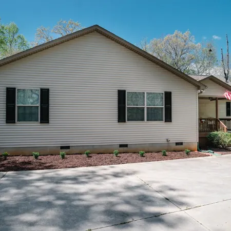 Charming Home, Main Lake, Great Views, Sunsets, Lake Gaston Отели в г. Брейси