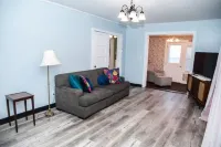 Granny's House by Coleman Vault Hotels in Buck Prairie Township