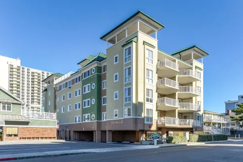 Fantastic Beach Condo, Linens Included!