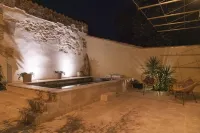 Village house with swimming pool in the Alpilles