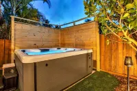 Sunny Palms Villa - Heated Pool + Hot Tub, 2 miles to the Beach!