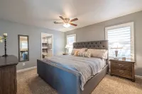 40% Off Thru August! Beautiful Backyard, Quiet- Kachina Desert Oasis Superhost Hotel di Ahwatukee Foothills