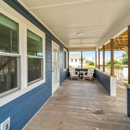 Wright Salty/One Block to Beach/Dog Friendly/Ocean Views/Covered Outdoor Space