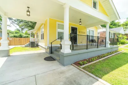 High Speed Internet-Coffee Bar-Large Private Yard-Cozy