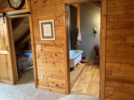 Relaxing Country Log House on 65 wooded acres