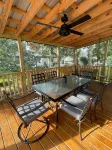Cozy riverfront cottage with an amazing view, minutes from downtown New Bern.