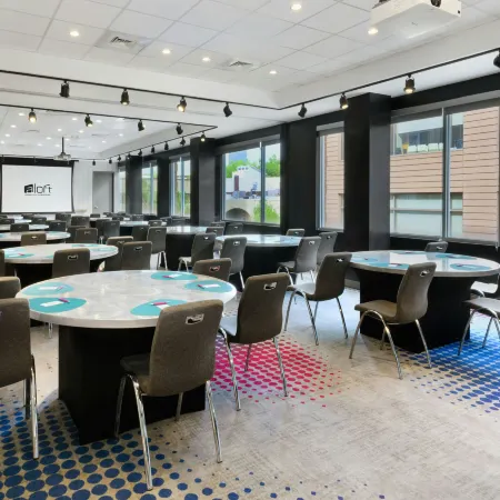 Aloft Greenville Downtown Отели рядом с достопримечательностью «Театр Warehouse»