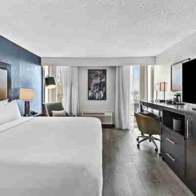 DoubleTree by Hilton Raleigh Midtown Rooms