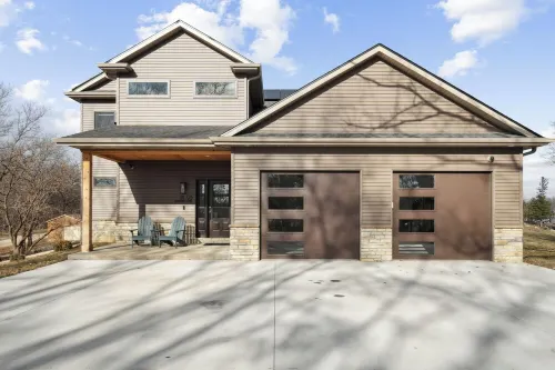 New 5-bedroom house at Apple Canyon Lake. 30 minutes from downtown Galena! 톰슨 타운쉽 호텔