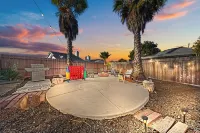 Luxury 4-bedroom in terrific San Diego with Detached Studio &Backyard Oasis Hotels in Miramar / Kearny Mesa