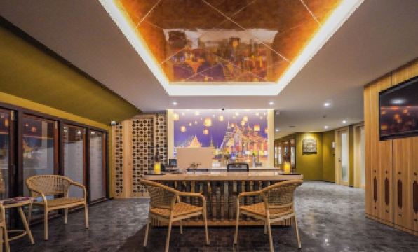 2. 마치 호텔 & ..