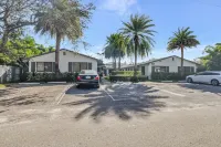 GREAT LOCATION, EAST DELRAY, back yard, pets