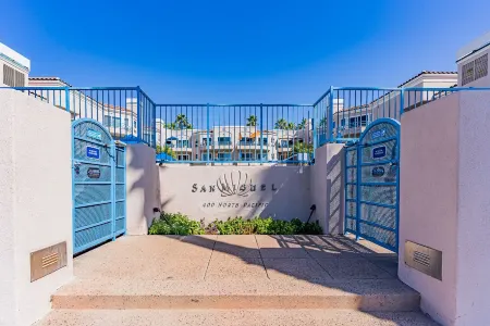 Ocean Front Condo With Pool and Jacuzzi!!!