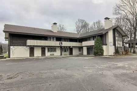 Newly Renovated 4BR / 4BA Pet-Friendly, Best Walking Location At Boyne Mountain