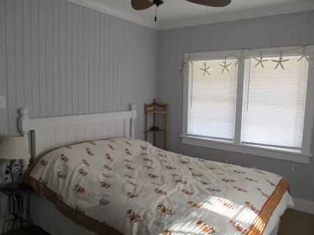 The Surf Shack,Charming historic cottage, steps to the beach, Nags Head MP 11