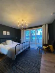 Stunning 3 bed/3bath Renovated Cabin on Lake Pepin