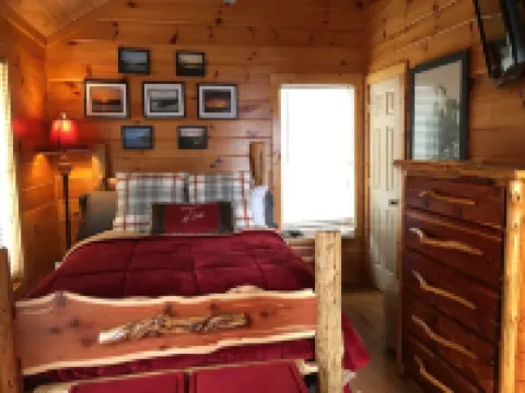 Greers Ferry Lake - Crockett's Escape Cabin with 6 person hot tub