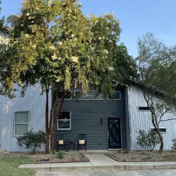 Lovely, Bright Modern House, Short Walk to Main Street, Private Pool!