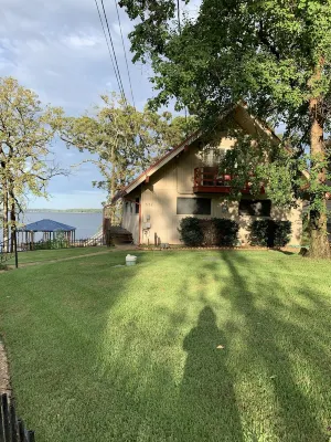 Waterfront Home! Relax & Enjoy the Serenity of Lake Palestine.