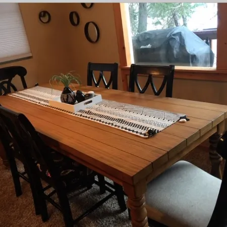 Awesome Fully Furnished Ski Chalet for 6 is Close to Slopes!