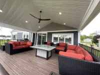 5-Star Lakeside Luxury & Comfort!