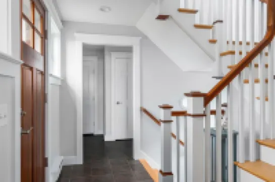 Panoramic Ocean View, 5 BR, Central Air, 10 minute walk to Scarborough Beach Hotels in Narragansett