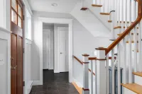 Panoramic Ocean View, 5 BR, Central Air, 10 minute walk to Scarborough Beach Hotel a Narragansett