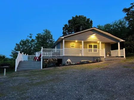 Scenic views, Fire Pit, CozyClose to the Buffalo National RiverPet friendly