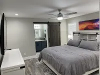Lake Powell Modern Remodeled VRBO - 3BR, 2BA minutes to Lake and Restaurants!