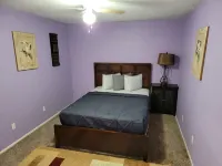 Charming townhome with free parking on premises Hotels near DULCERIA ARY Mexican Candies