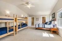 Sleeps 18! Highly Reviewed, Price Slashed for September and October 2025! 투말로 주립공원 주변 호텔