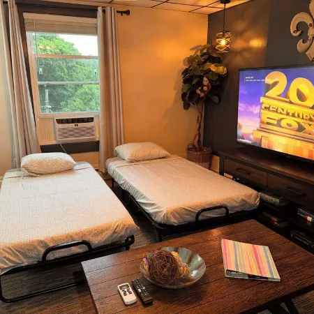 Charming apt -2 Bedroom -Close to Beach/Sleeps 6