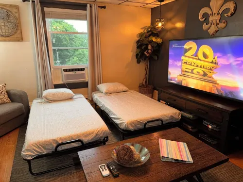Charming apt -2 Bedroom -Close to Beach/Sleeps 6