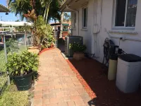 Waterfront Home, Large Heated Pool, 5 min. from the beach, family friendly Các khách sạn ở Bãi biển Pompano