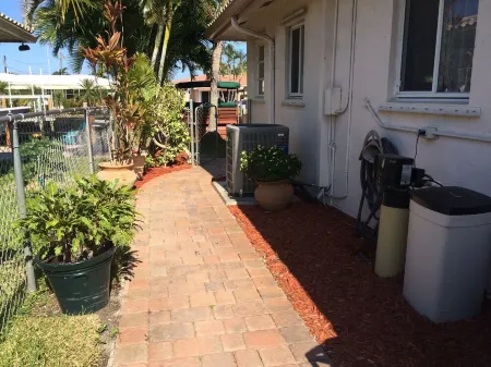 Waterfront Home, Large Heated Pool, 5 min. from the beach, family friendly