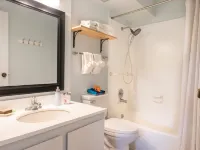 Pool View, 5Min Walk to Charley Young or Kam 1  Beach, Comfortable King-Bed. AC - 2つ星
