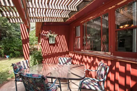 Family Home w/ Grill & Large Yard, Near Downtown Glenwood Springs! Dog Friendly! Отели рядом с достопримечательностью «The Hideout at Glenwood Springs»
