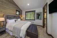 10 bedroom Mountain Luxury Estate - Hotels near Site of Echo Summit (California Historical Landmark No. 1048)