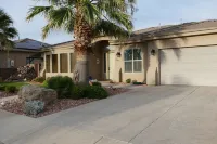 Private Home & Fenced POOL 32'x16', sleeps 15, Jacuzzi,  TV/Game rm, Play-Set