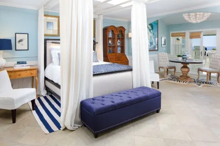 Luxury Penthouse Condo, Sunroom with Ocean Views – 20 Steps to the Ocean!