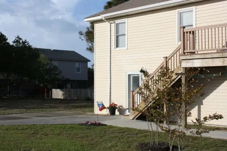 Close to Everything & Only 5 Minute Walk to the Beach