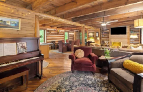 Spacious Cabin in Pisgah Forest.