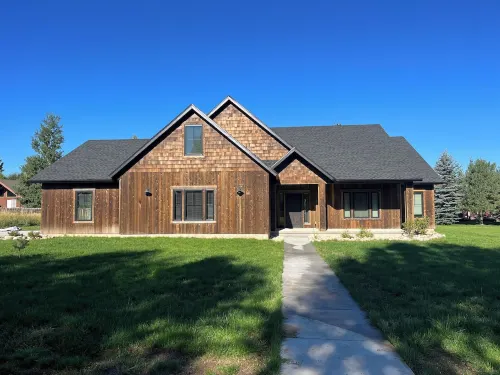 Over 300” of snow! Come play, eat and hot tub!