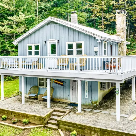 Modern Chalet w/ Serene Views and Jacuzzi Hot Tub- 15 Minutes to Okemo Mountain
