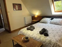 Charming 2 bedroom cottage surrounded by nature, pool and games room access