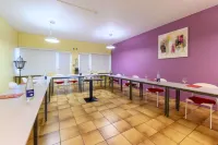 Brit Hotel Confort Cambrai Hoteles en Fontaine-Notre-Dame