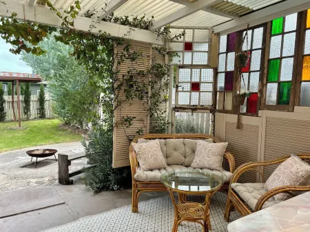 The Gypsy Saddler across from Tenterfield Saddler