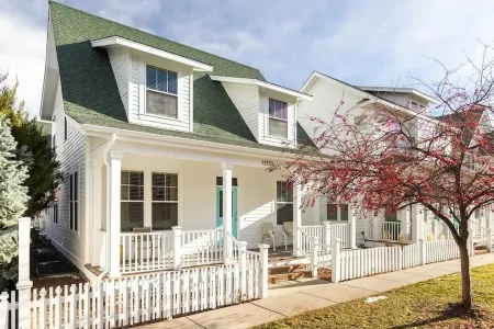 Near Denver+Boulder | Tranquil Home | Walk-to-Mall Отели рядом с достопримечательностью «Колледж Фронт Рейндж Коммьюнити»